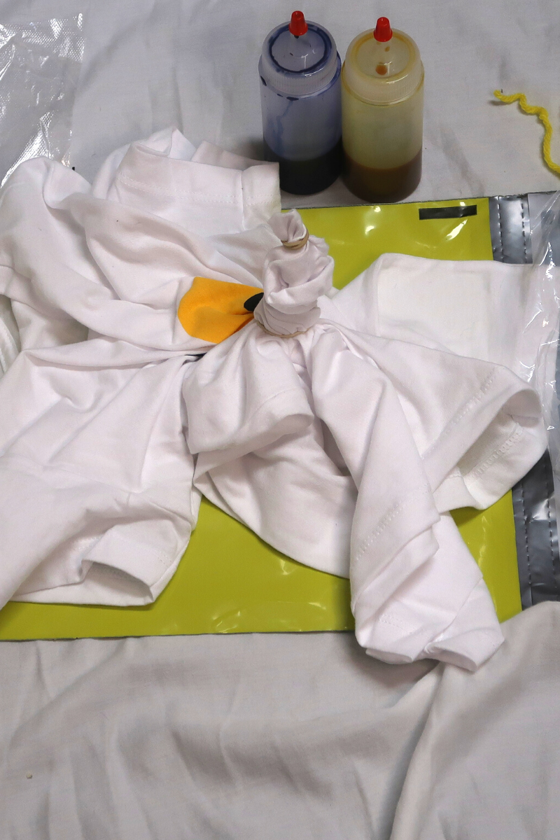 Use the rubber bands to make a bullseye shape with the fabric