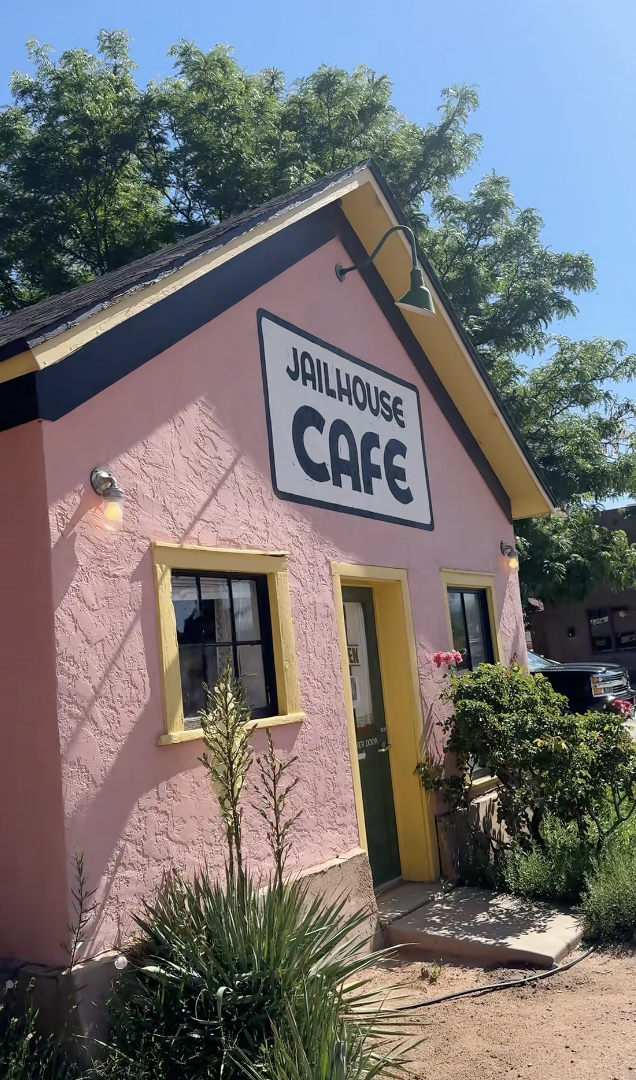 THE ULTIMATE GUIDE TO EXPLORING MOAB, UTAH